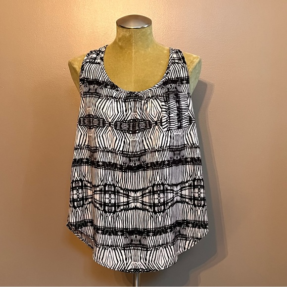 2b bebe open-back tank - Picture 2 of 5